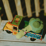PEBBLE BROCCOLI RATTLE