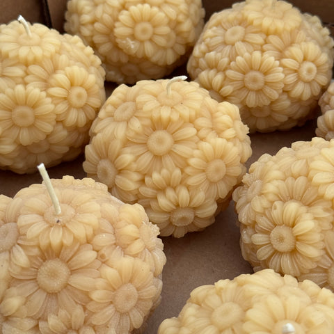 FLOWERBALL BEESWAX CANDLE