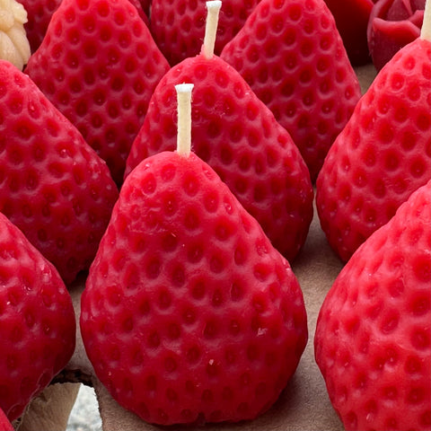 STRAWBERRY BEESWAX CANDLE