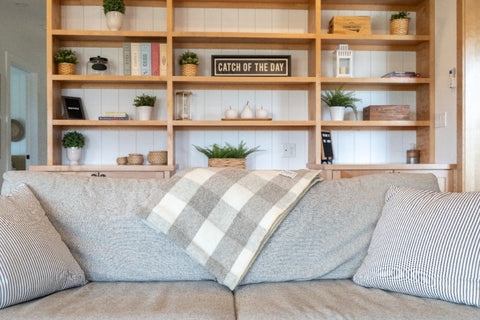 MacAUSLAND WOOLEN THROW/LIGHT GREY CHECKER